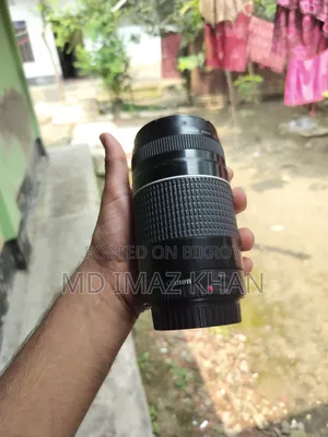 Selling a Canon Ef 75-300mm zoom lens in great condition