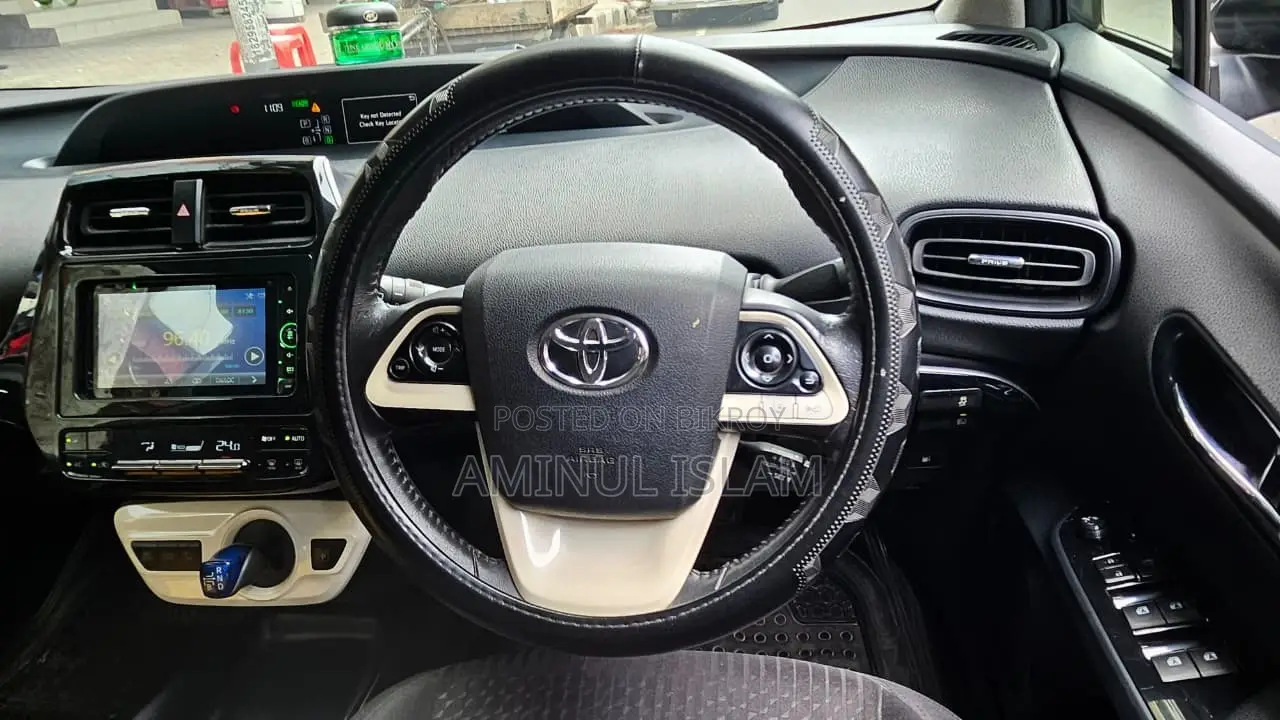 Toyota Prius 4-Door Hatchback (1.8L 4-cylinder gas/electric hybrid CVT) 2016