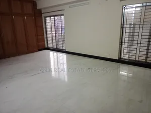 গুলশান ২-এ বিলাসবহুল সেমি-ফার্নিশড অফিস স্পেস ভাড়ার জন্য