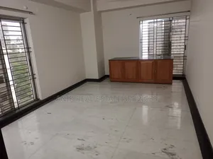 গুলশান ২-এ বিলাসবহুল সেমি-ফার্নিশড অফিস স্পেস ভাড়ার জন্য