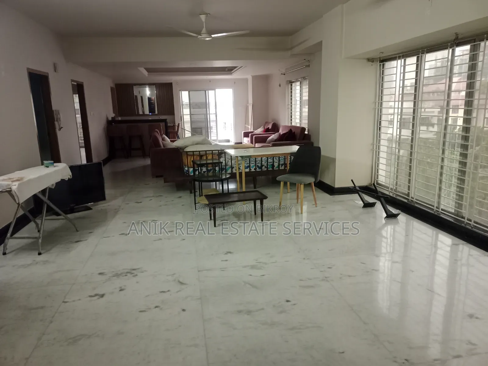 গুলশান ২-এ বিলাসবহুল সেমি-ফার্নিশড অফিস স্পেস ভাড়ার জন্য
