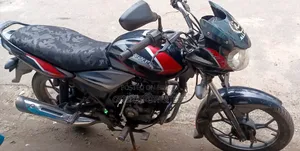 বাজাজ ডিসকভার ১২৫ ২০২০ ব্ল্যাক