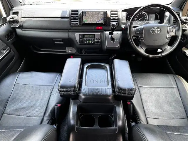 Toyota HiAce 2021 Black