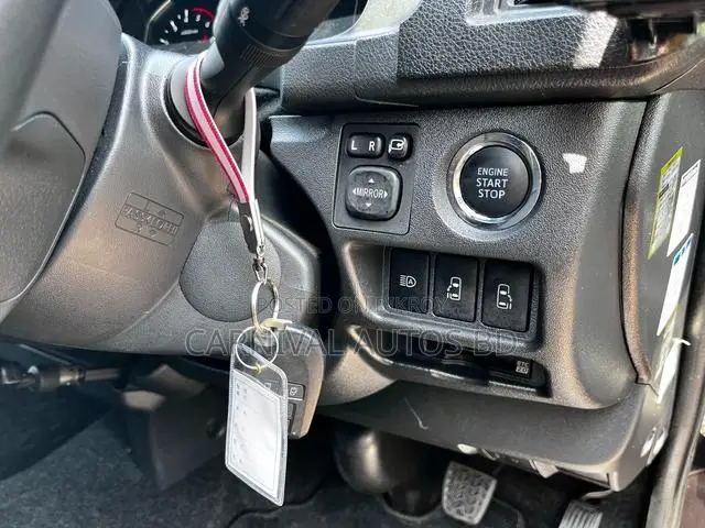 Toyota HiAce 2021 Black