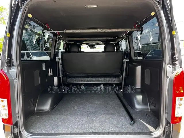 Toyota HiAce 2021 Black