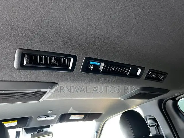 Toyota HiAce 2021 Black
