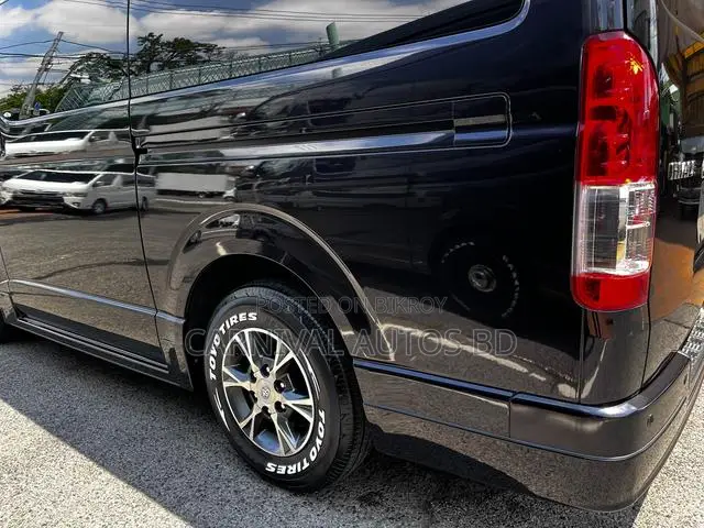Toyota HiAce 2021 Black
