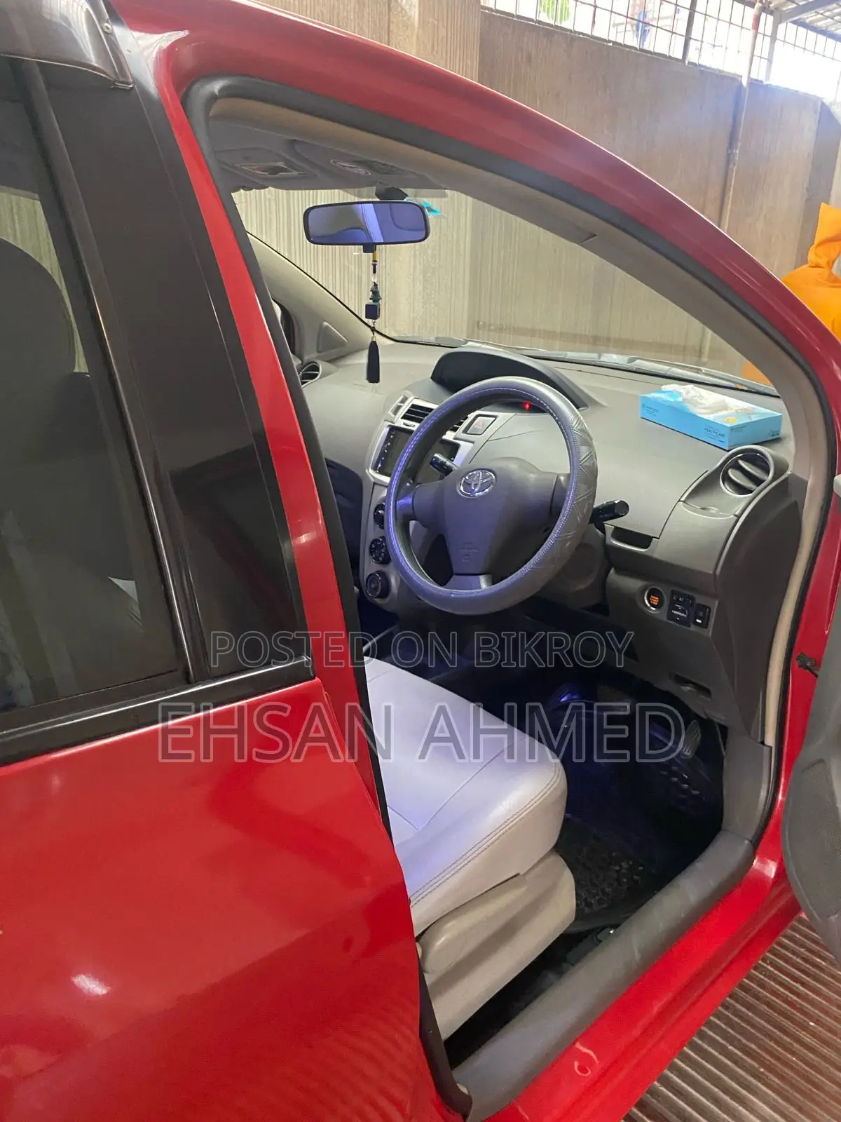 Toyota Vitz 1.3 Front Wheel Drive 5-door 2009 Red