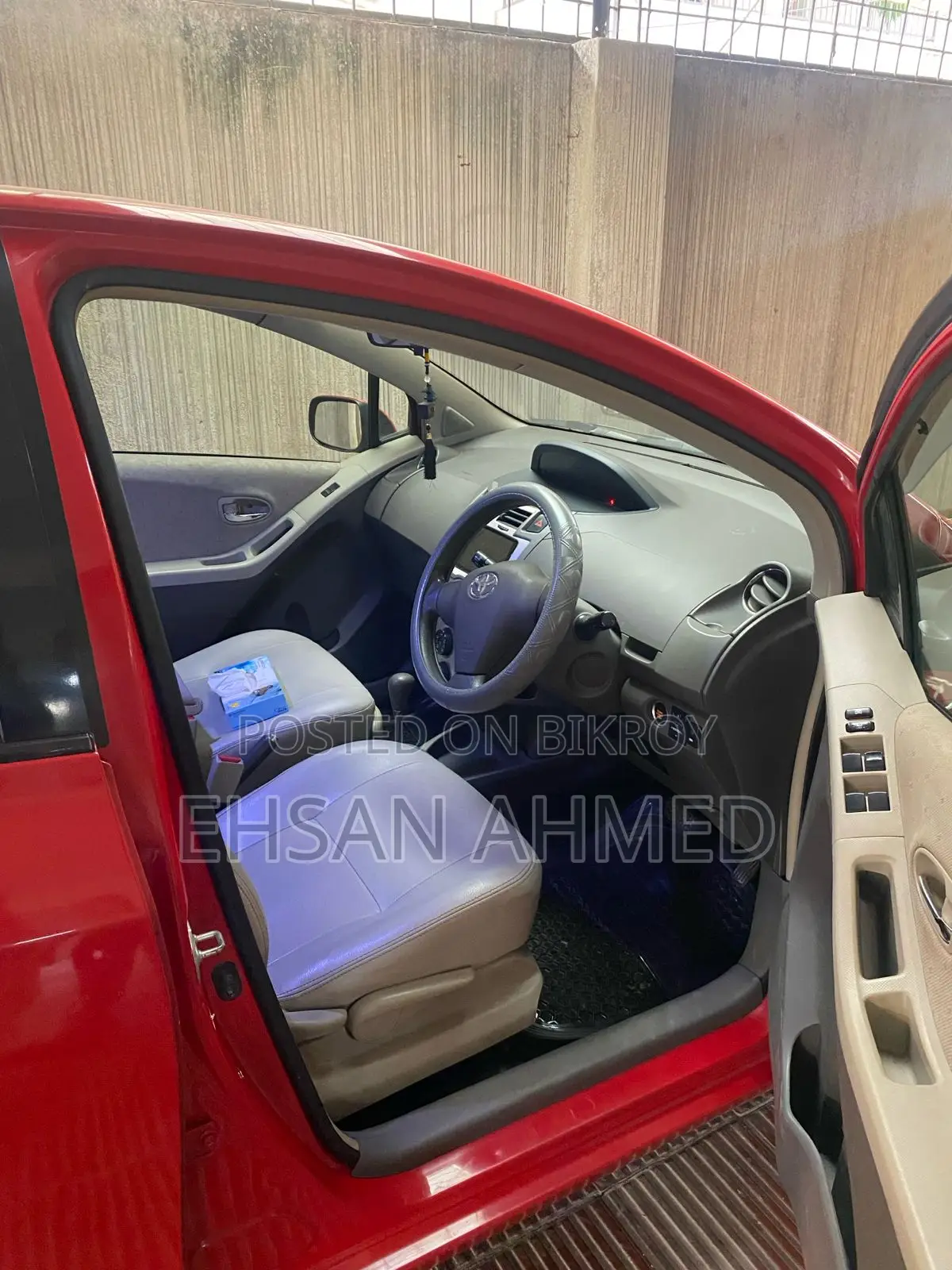 Toyota Vitz 1.3 Front Wheel Drive 5-door 2009 Red