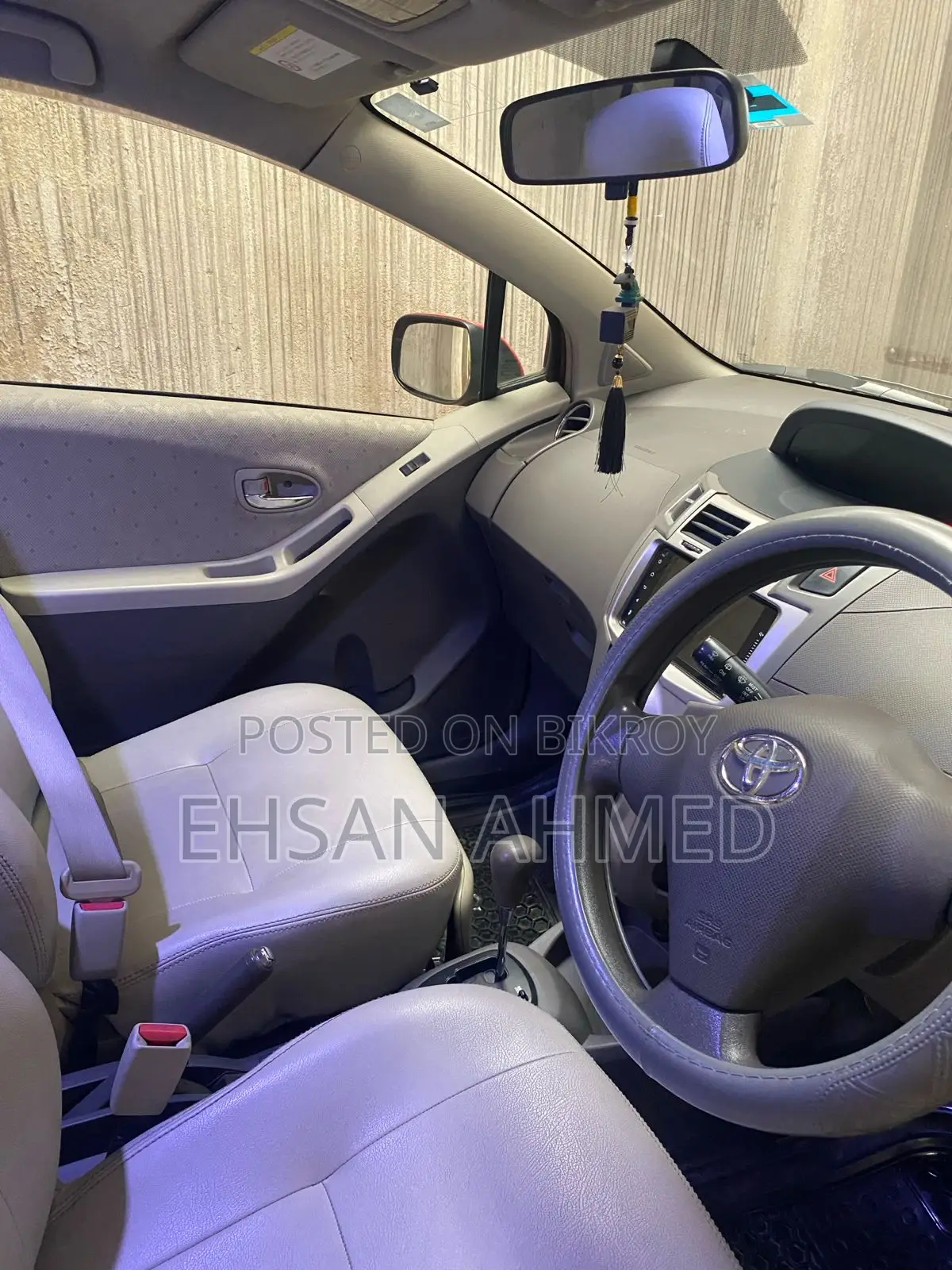 Toyota Vitz 1.3 Front Wheel Drive 5-door 2009 Red