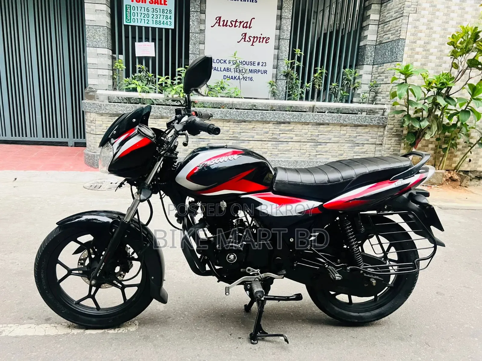 বাজাজ ডিসকভার ১২৫ ২০২২ কালো
