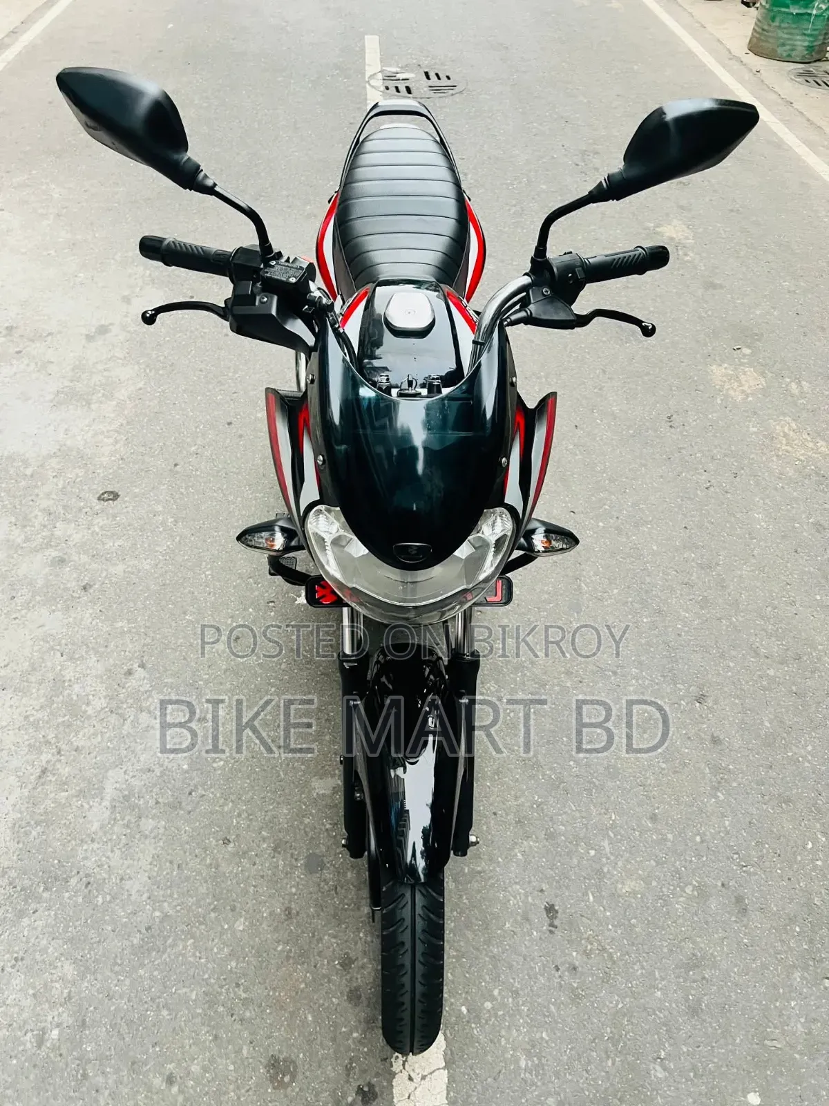 বাজাজ ডিসকভার ১২৫ ২০২২ কালো