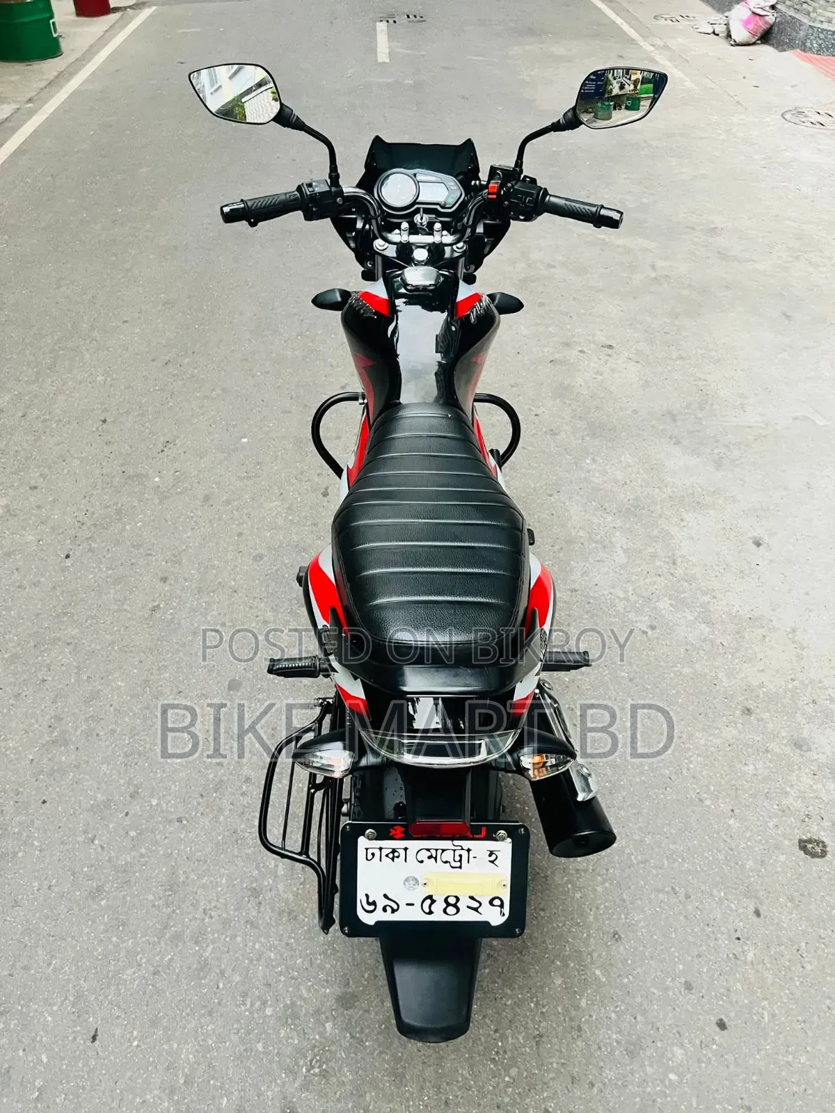 বাজাজ ডিসকভার ১২৫ ২০২২ কালো