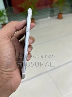 অ্যাপল আইফোন এক্সআর ১২৮ জিবি সিলভার