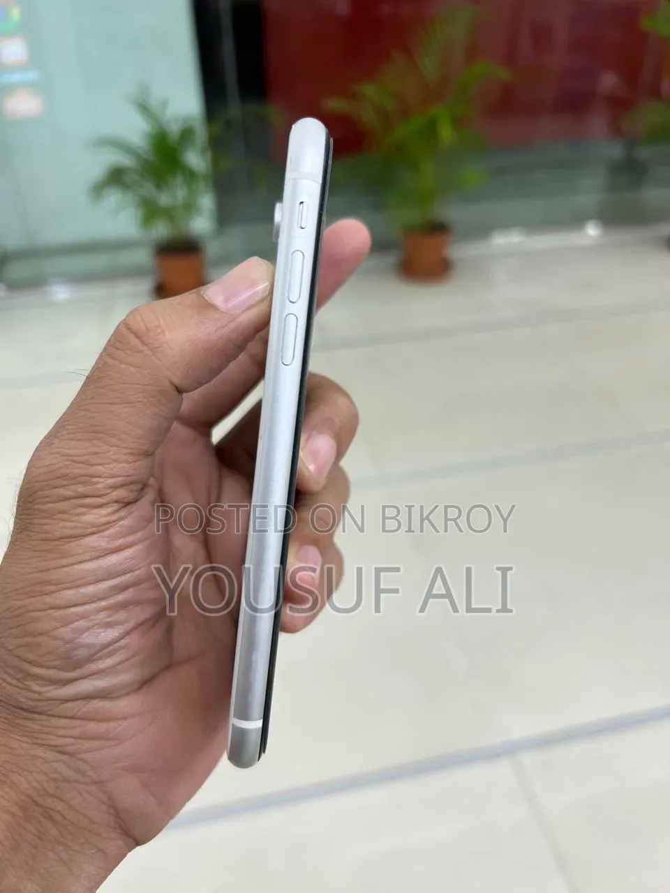 অ্যাপল আইফোন এক্সআর ১২৮ জিবি সিলভার