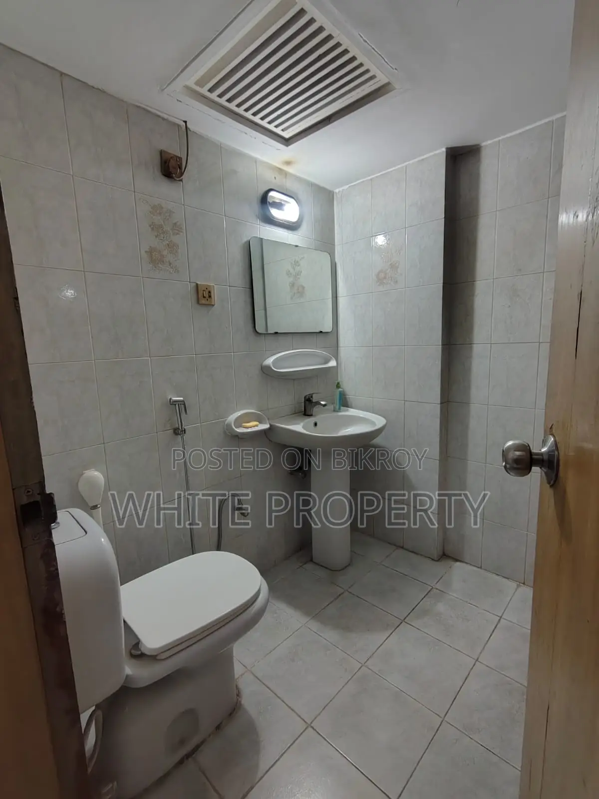 4-bedroom Apartment in White Property, Baridhara for Sale