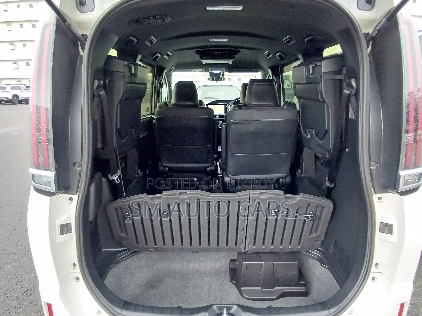 Toyota Esquire 1.8 FWD Hybrid (7 seater) 2021 Pearl