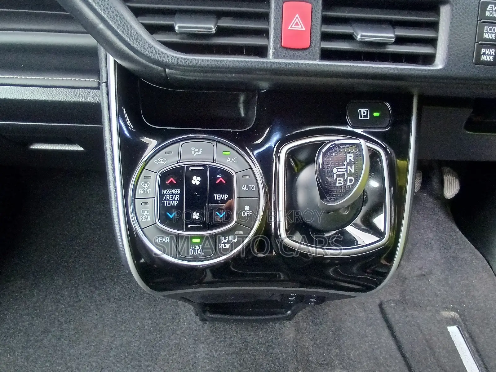Toyota Esquire 1.8 FWD Hybrid (7 seater) 2021 Pearl