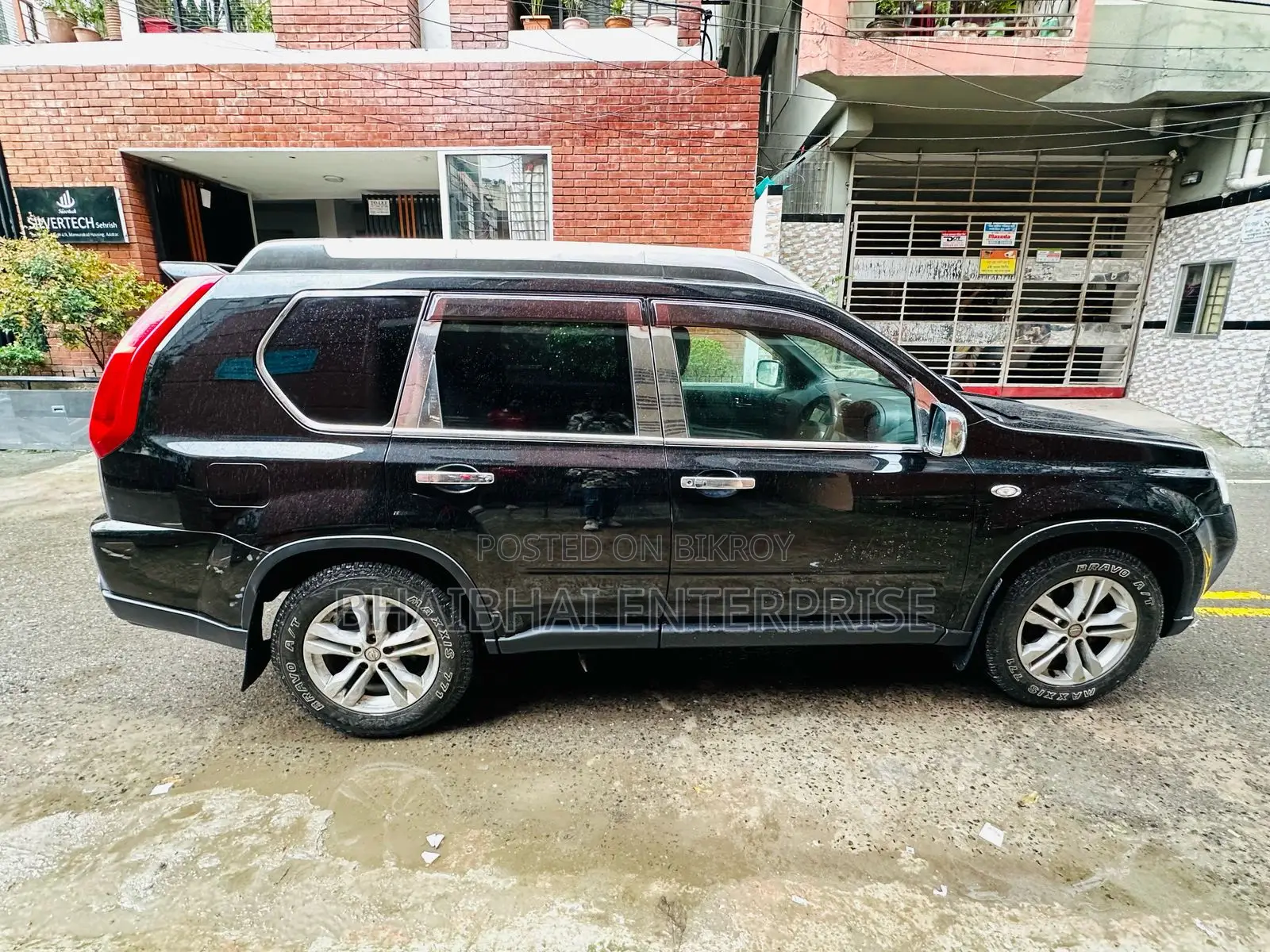 Nissan X-Trail 2.5 Petrol 4x4 SE 2011 Black