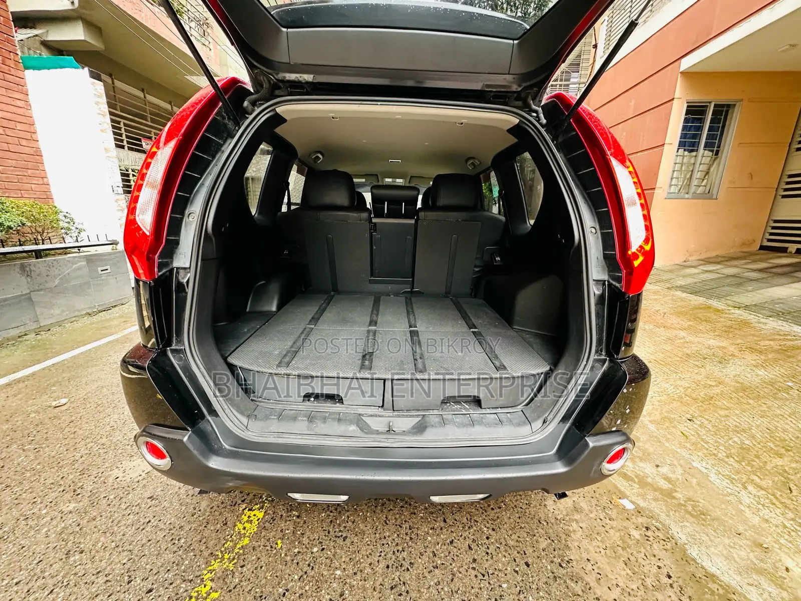 Nissan X-Trail 2.5 Petrol 4x4 SE 2011 Black