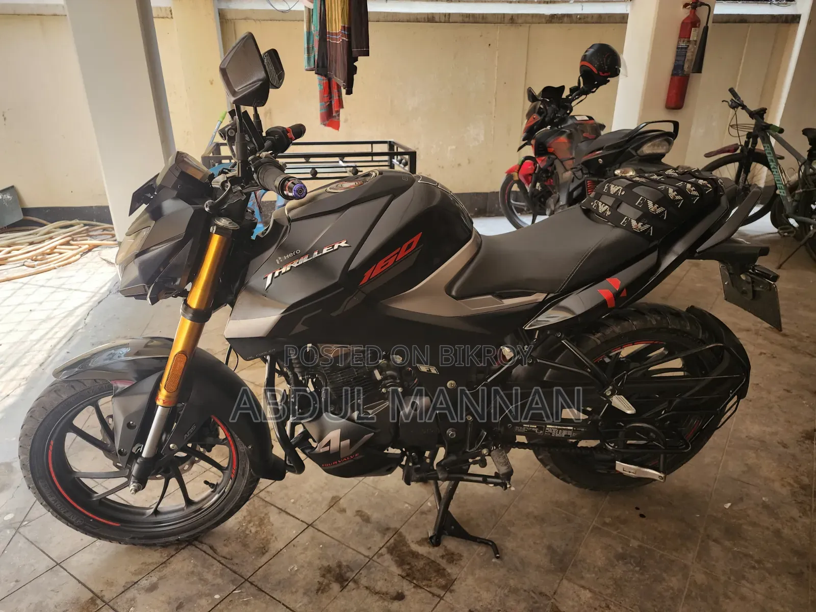Hero Thriller 160R 4V 2024 Black