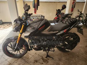 Hero Thriller 160R 4V 2024 Black