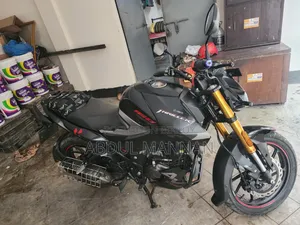 Hero Thriller 160R 4V 2024 Black