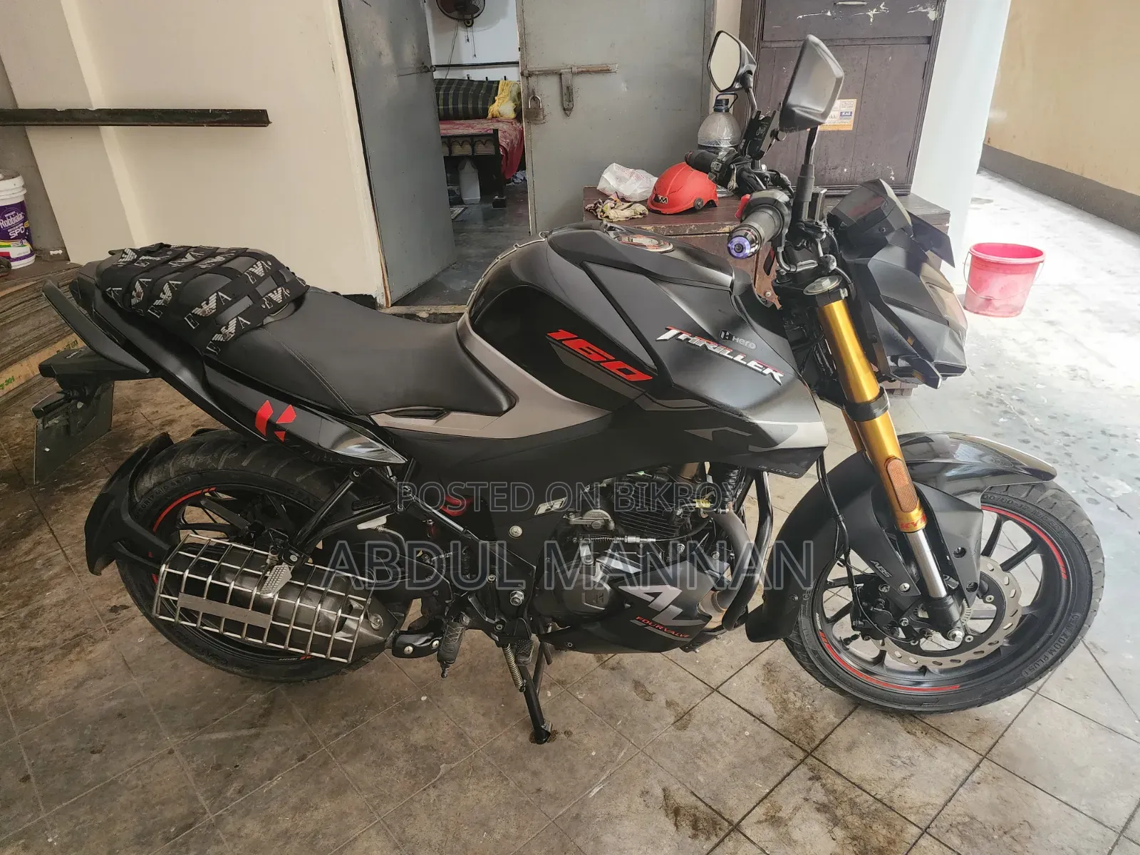 Hero Thriller 160R 4V 2024 Black