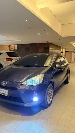 Toyota Aqua 2013 Gray