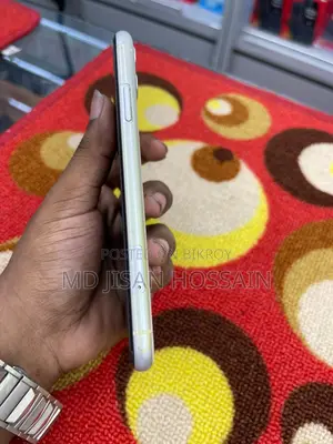 অ্যাপল আইফোন ১১ ৬৪ জিবি সাদা