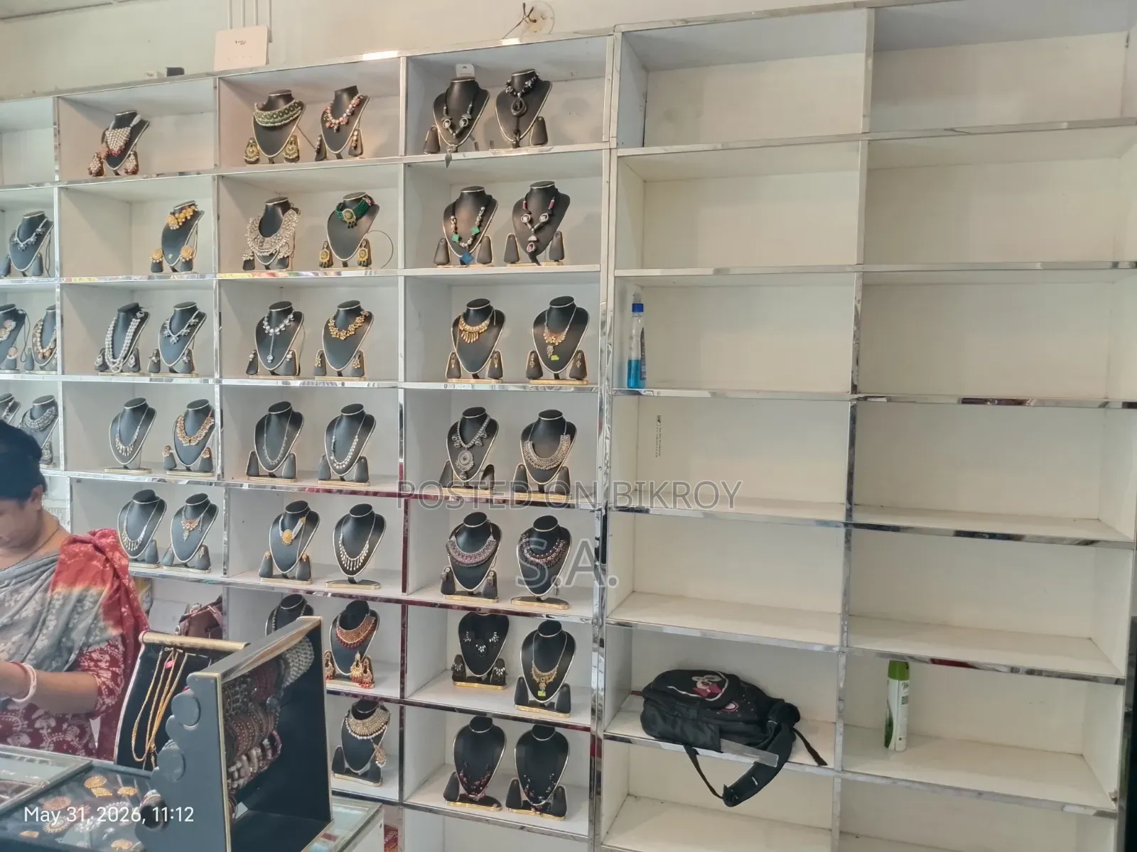 Full Showroom Decoration