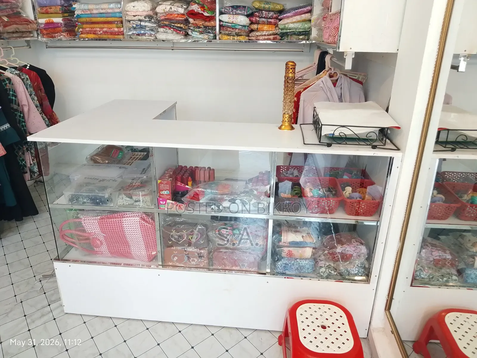 Full Showroom Decoration