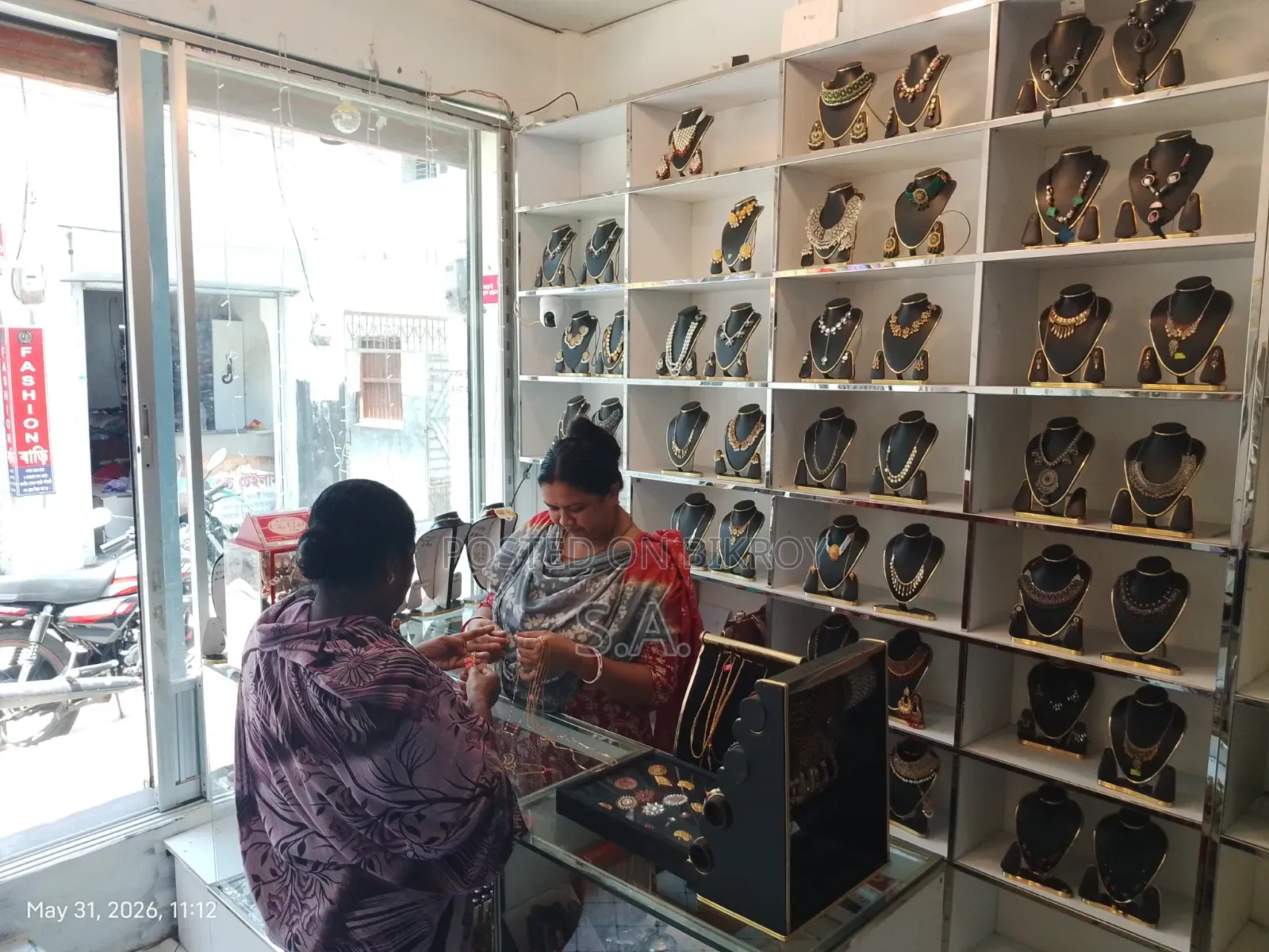 Full Showroom Decoration