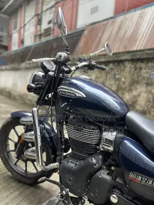 Royal Enfield Meteor 350 2025 Blue