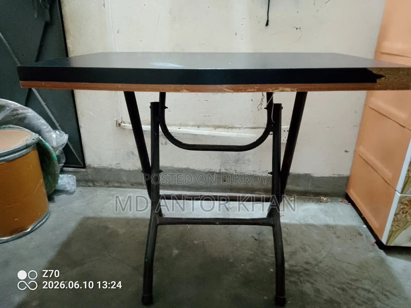 পারটেক্স ফোল্ডিং টেবিল।