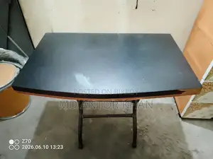 পারটেক্স ফোল্ডিং টেবিল।