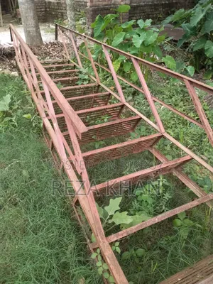 নতুন সিড়ি খালি ১বছর ব্যবহৃত