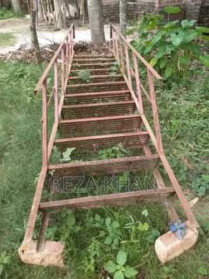 নতুন সিড়ি খালি ১বছর ব্যবহৃত