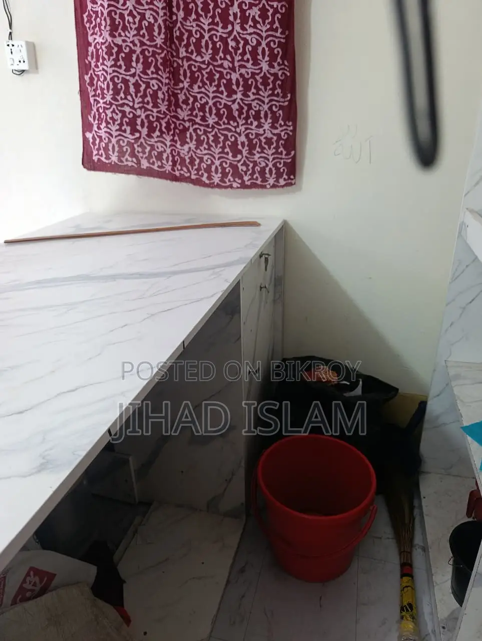 তাক ও টেবিল