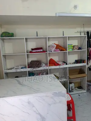 তাক ও টেবিল