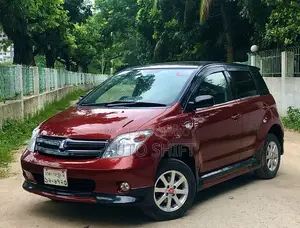 Toyota IST 2005 Maroon