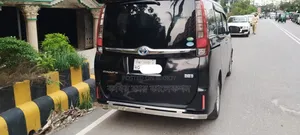 Toyota Esquire 2017 Black