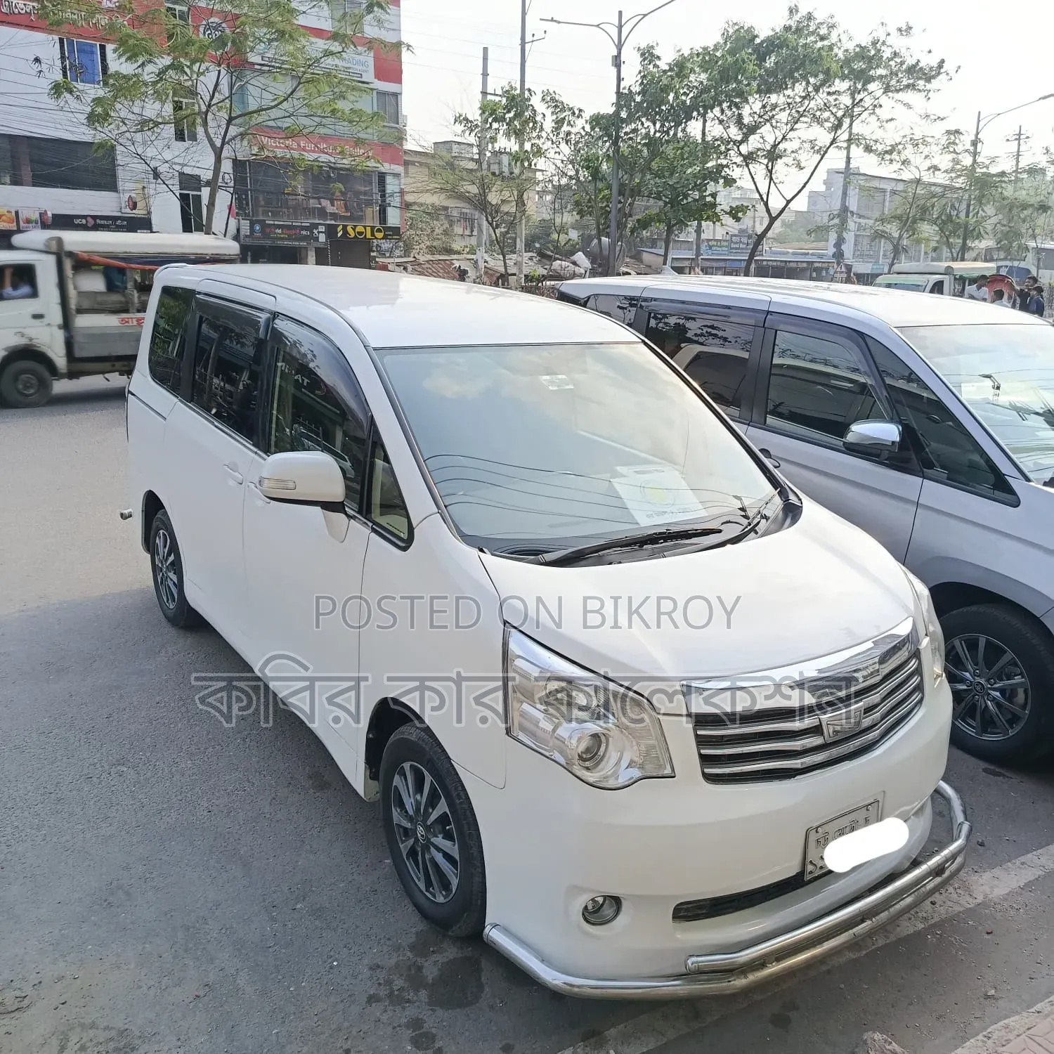 Toyota Noah 2013 White