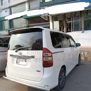 Toyota Noah 2013 White