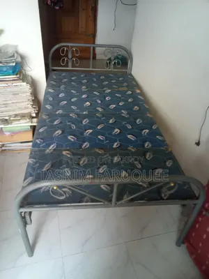 একটা ফোল্ডিং খাট বিক্রি হবে।
