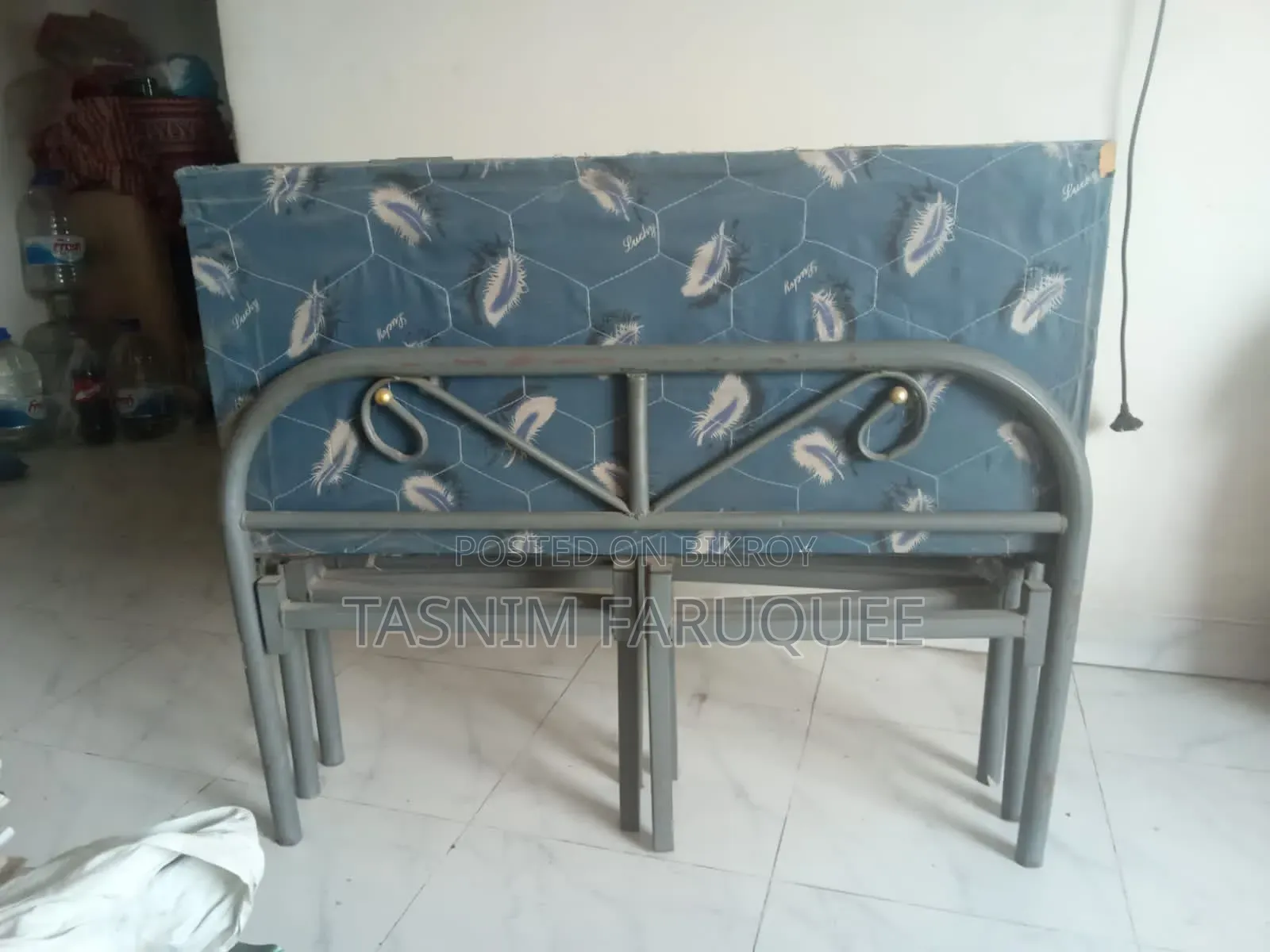 একটা ফোল্ডিং খাট বিক্রি হবে।