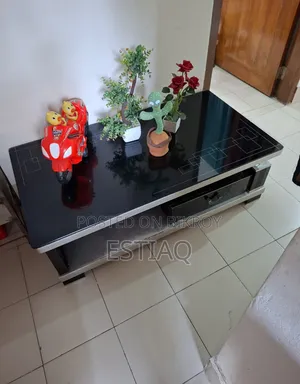৬ ফুট বাই ৭ ফুট বিছানা এবং টি টেবিল