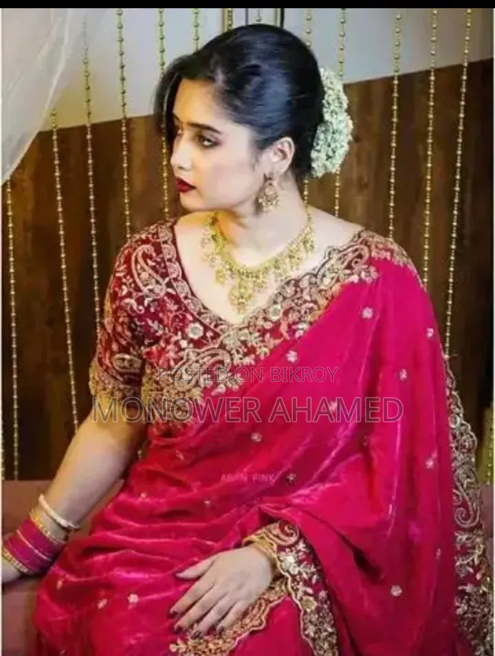 ইন্ডিয়ান জেমিচু ফ্যাব্রিক সিকুয়েন্স এমব্রয়ডারি কাজ করা