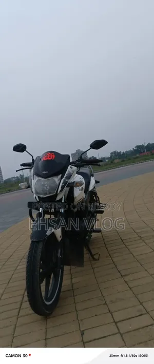 হিরো হাঙ্ক ২০১৬ সাদা