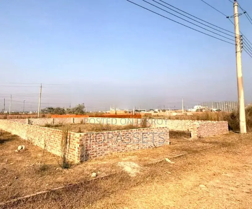 প্রিমিয়াম ৩ কাঠা নর্থ-ওয়েস্ট কর্নার প্লট ফর সেল ইন এন-ব্লক ২৫ ফিট রোড